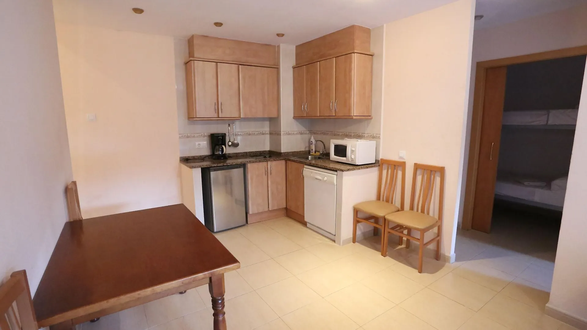 יורט דה מאר Royal Inn Aparthotel 2*, יורט דה מאר ספרד