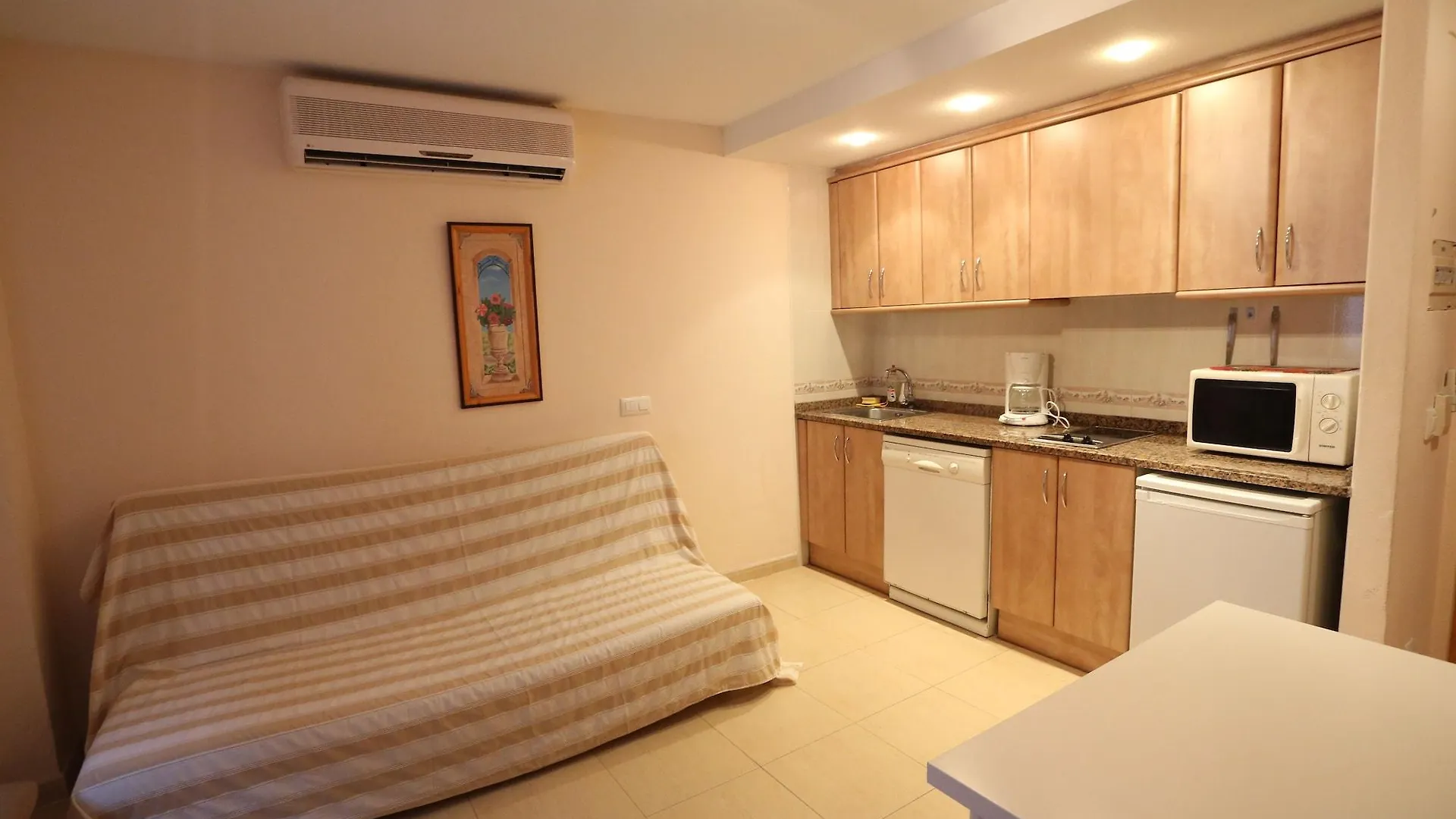 יורט דה מאר Royal Inn Aparthotel